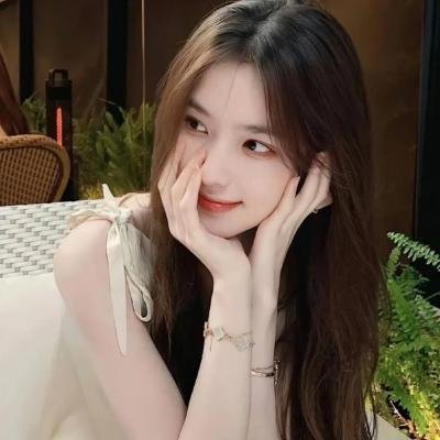 独家爆料：新生代小生深夜出入高档会所，评论区沦陷，短时间内